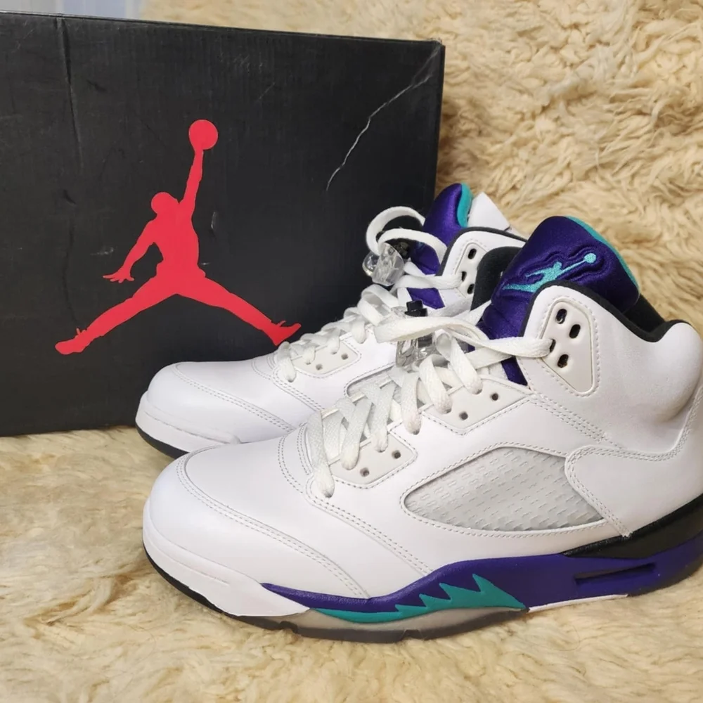 Jordan Sneakers White and Purple
